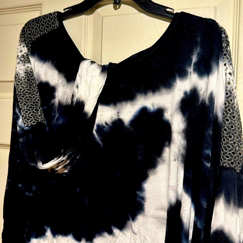 Tie dye,3/4 quarter sleeve,high low,slits on the side, lace on shoulders